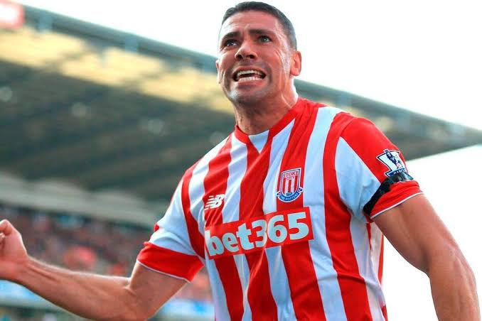 Jonathan Walters roaring in celebration in a Stoke City shirt